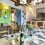 וילה Paola 6, Emma Gualdo Cattaneo