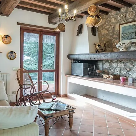 Villa Paola 6, Emma