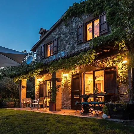 Villa Paola 6, Emma *