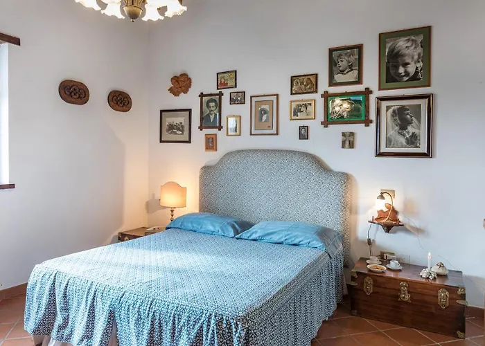 Villa Paola 6, Emma Gualdo Cattaneo